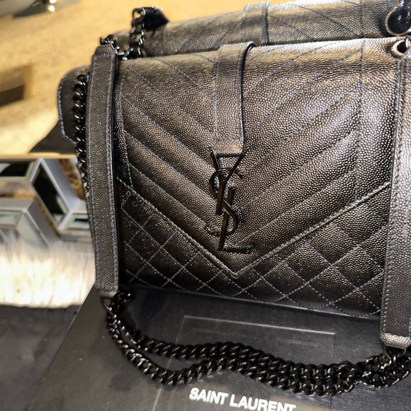 Yves Saint Laurent (Black on black YSL wallet/bag) - Picture 2 of 10